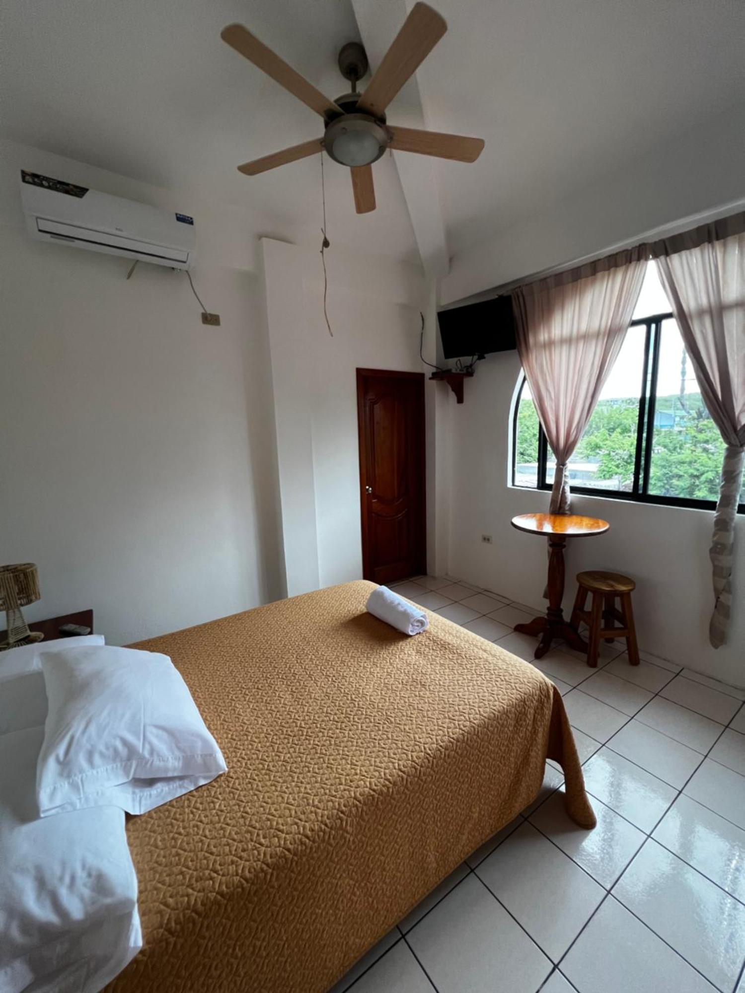 Casa De Nelly Hotel Puerto Baquerizo Moreno Eksteriør billede